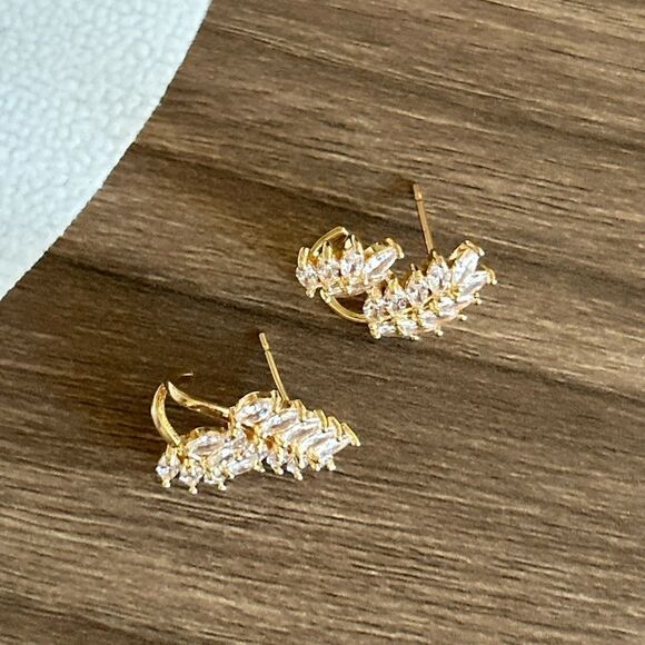 Gold and Silver Leaf Earrings Q323 - Picture 3 of 5